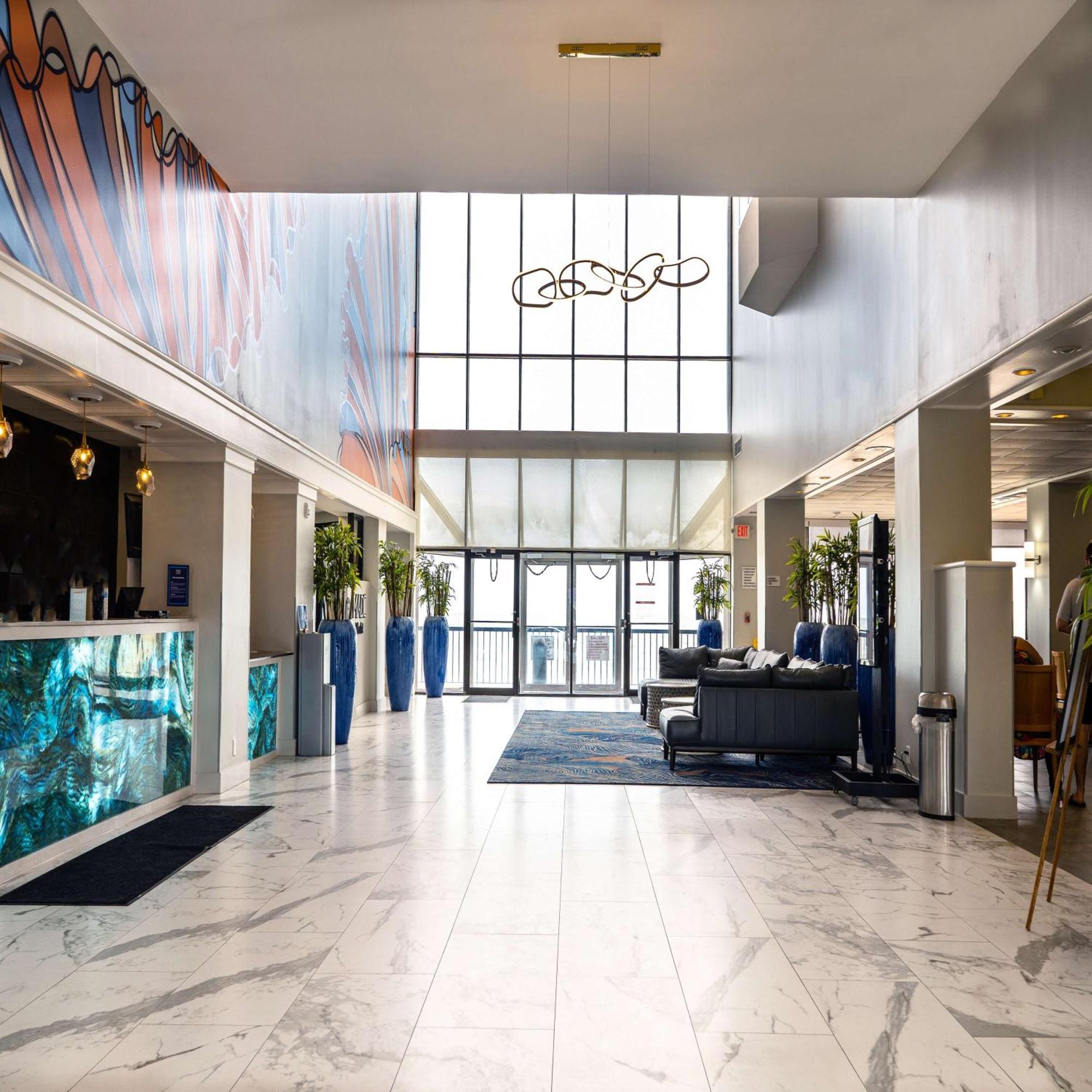 Hotel Doubletree By Hilton Beachfront 4*