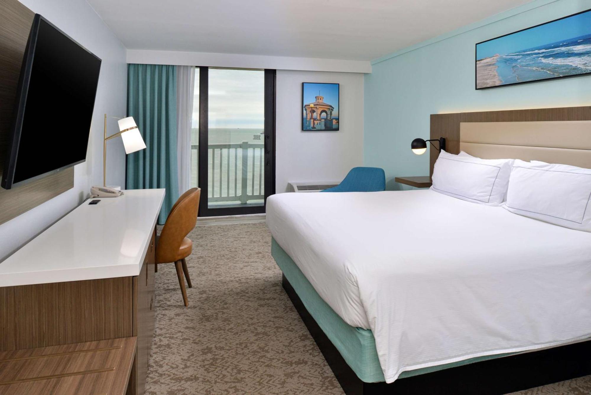 Doubletree By Hilton Beachfront Hotel