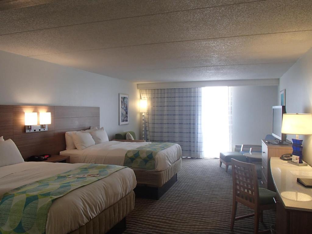 Hotel Doubletree By Hilton Beachfront 4*