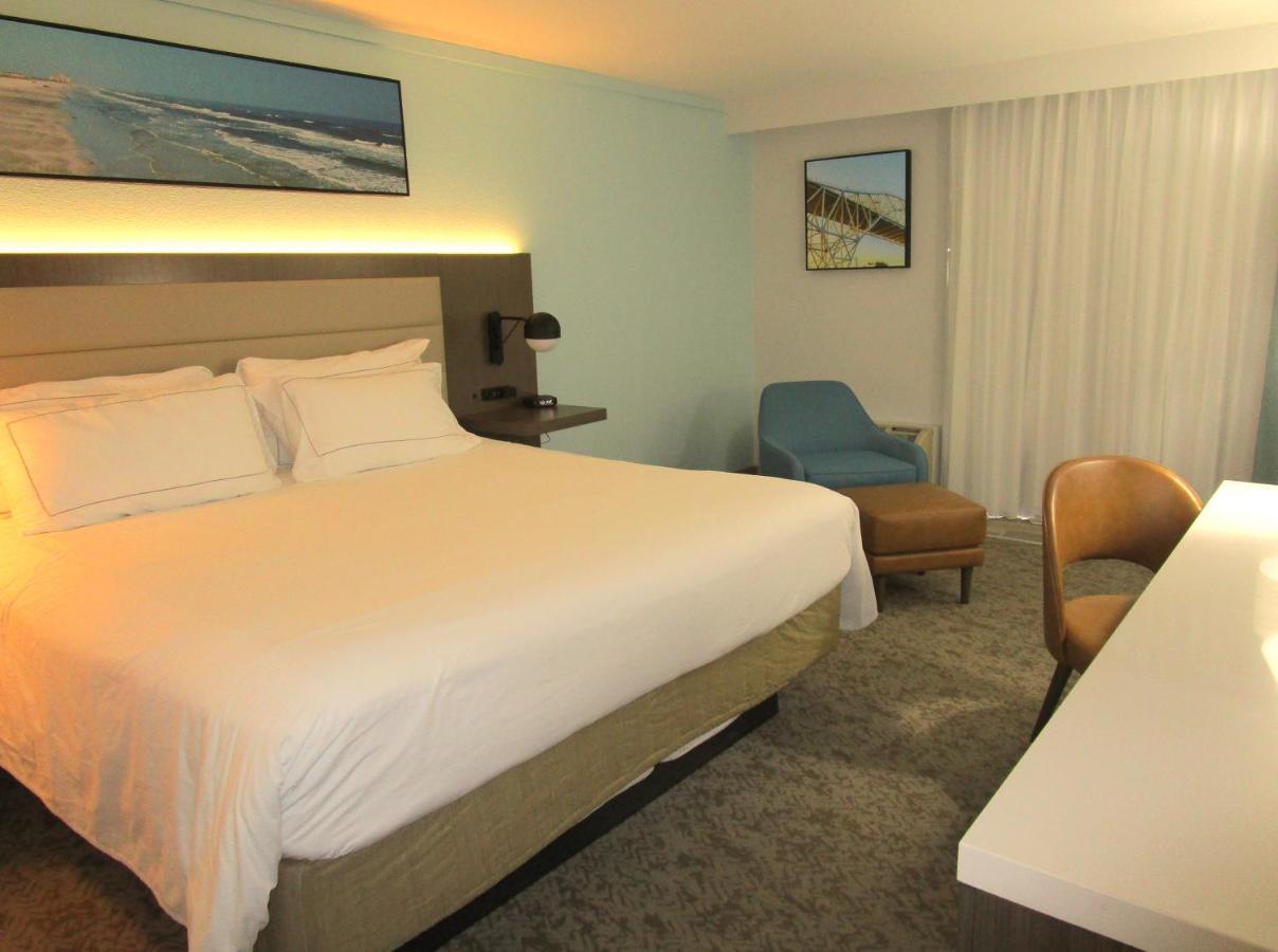 Hotel Doubletree By Hilton Beachfront 4*