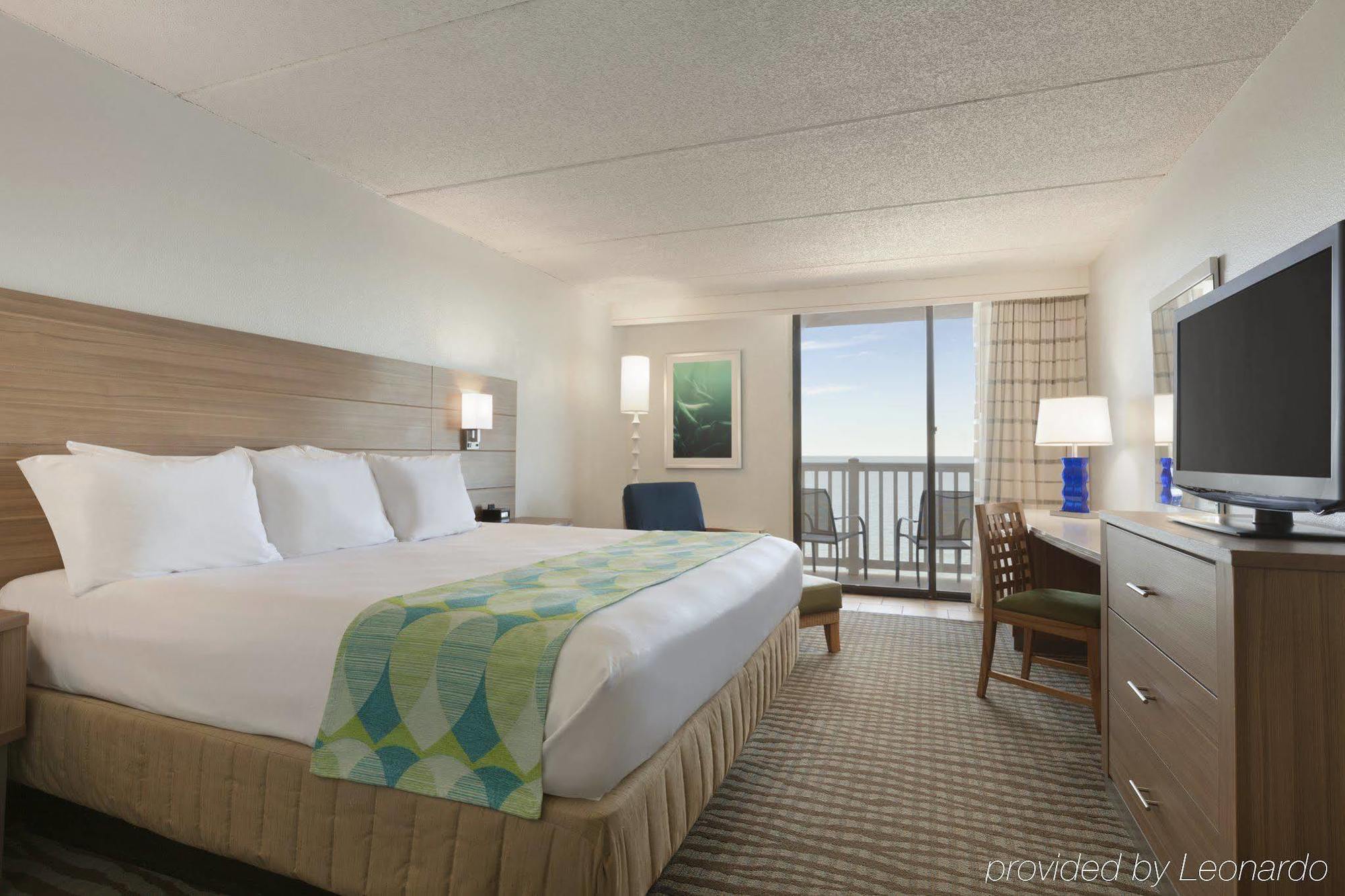 Doubletree By Hilton Beachfront 4*