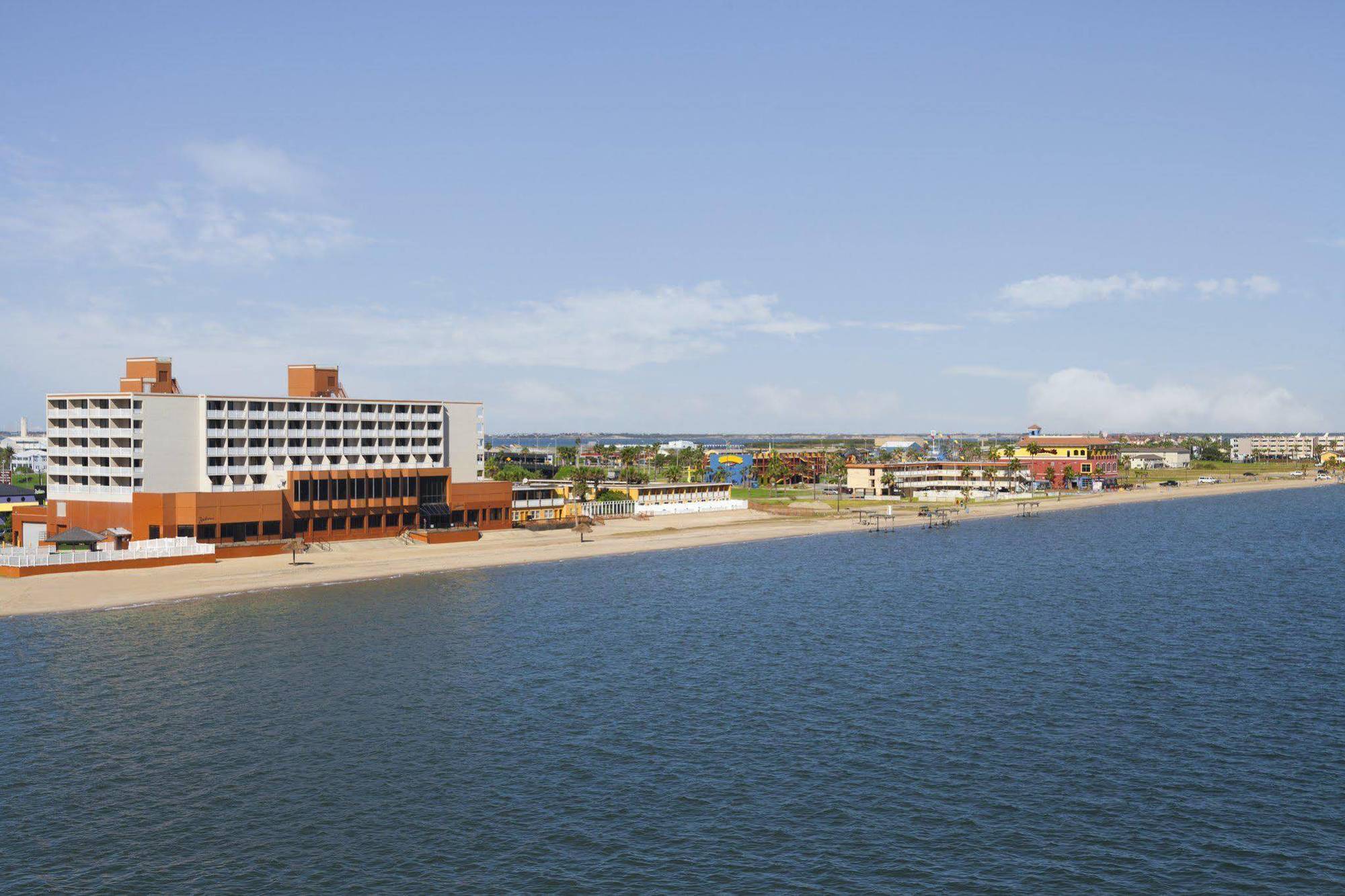 Doubletree By Hilton Beachfront Hotel 4*